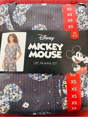 Disney Women's Gray Floral, Two Piece P.J. set, Stretchy,  Runs full.  XS~ S~ M